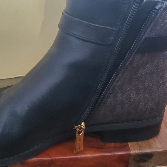 Michael Kors finel flat bootie 6.5 blk/brown - Picture 3 of 6